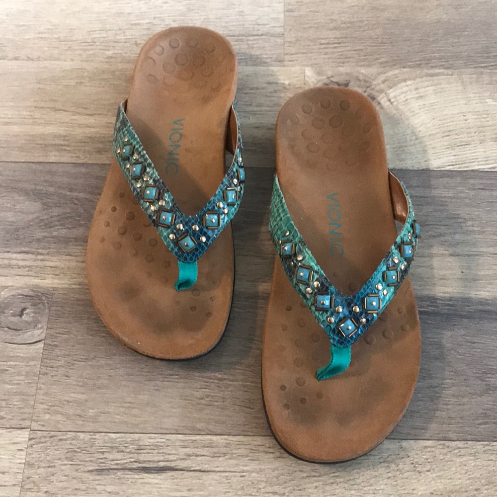 Vionic flip flops